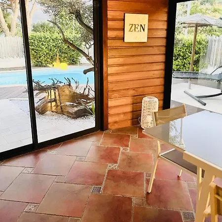 Paradis Piscine Privee Sans Vis A Vis Et Villa *